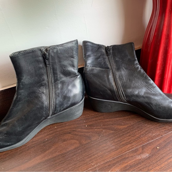 Leather heeled boots - Picture 7 of 8